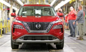 Nissan gặp khó khăn về doanh thu